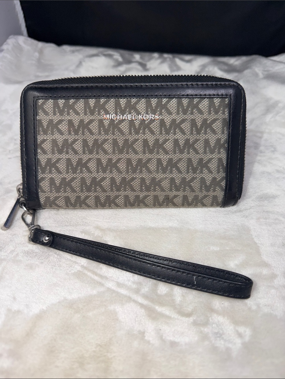 Michael Kors Jet Set Travel Large Smartphone Wristlet Wallet Black MK Logo NWT